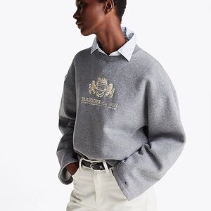 Tommy Hilfiger Gray Sweatshirt | Oversized Fit | Size M